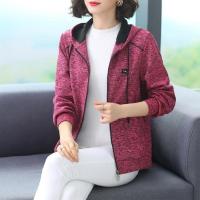 妈妈连帽卫衣女2020秋装新款中老年长袖运动开衫拉链上衣短款外套