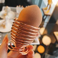美妆蛋架子托玻璃皇冠粉扑收纳架首饰架海绵蛋支架蛋托戒指托摆件 弹簧蛋架