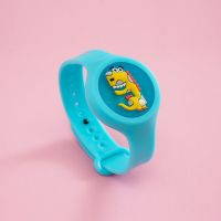 [儿童闪光驱蚊手环少女可爱卡通发光驱蚊手表户外夜光植物防蚊手 带灯款-蓝色恐龙