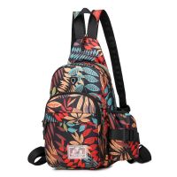 百搭多用小背包时尚胸包女中老年胸前斜挎包双肩背包2021新款女包 红树叶