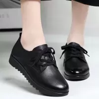 防水防滑厨房上班鞋黑色工作鞋平底女鞋套脚妈妈鞋中老年皮鞋通勤 黑色偏小一码 35