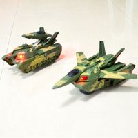 儿童变形机器人电动玩具坦克车装甲车灯光音乐男孩小汽车1-3-6岁 变形万向飞机坦克车// 3节普通电池
