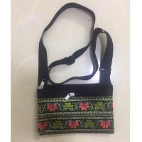 绣花斜挎包民族风腰包老人手机零钱包妈妈挂包女包云南绣字小方包 常规款-民族风黑底小花斜挎包