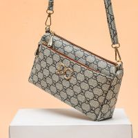 小包包2021新款时尚夏季中老年妈妈女式手包韩版软皮单肩斜跨女包 白字母