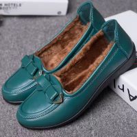 新款2021软皮软底妈妈棉鞋老北京雪地靴老人平底中老年女皮鞋短靴 绿色加绒福利款单鞋1811M 35 标准码子