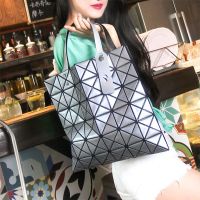 日本小清新镭射单肩包女 2021新款女包几何菱格手提包时尚折叠包. 高端版银色