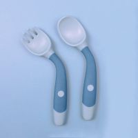 宝宝学吃饭训练勺子叉子可弯曲婴儿弯头叉勺练习筷子儿童餐具套装 云雾蓝 勺子