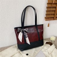 软皮质感包包女2021新款韩潮大容量女包时尚单肩包百搭手提托特包 拼接丝巾款-枣红色