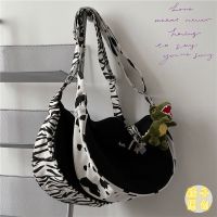ins日系原宿暗黑少女单肩包包女韩版ulzzang简约百搭学生斜挎包潮 斑马纹(无挂件) 收藏店铺 送礼物 优先发货