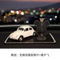 车内饰品摆件创意汽车装饰品摆件暴力熊高档香水香薰可爱车载公仔 黑色暴力熊+白色小车