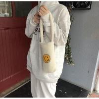 ins笑脸保温杯杯套羊羔毛绒手提水杯袋可爱奶牛纹手拎防烫保暖袋 白色笑脸