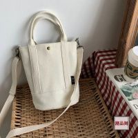 包包女2021新款日系韩版百搭斜挎帆布包学生单肩大容量手提水桶包 米白色-水桶包