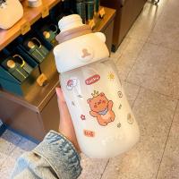 大容量1.2l塑料水杯子小熊水瓶便携补充水耐热吸管杯子水壶女团水 米白色 1200ml+贴纸