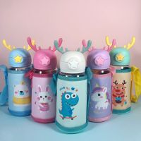儿童水杯吸管杯夏季塑料杯大容量可背防烫水壶男女学生便携杯子 颜色随机700ML 带杯套