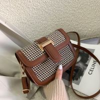 上新秋冬高级感洋气小包包女2021新款百搭港风质感单肩斜挎马鞍包 浅棕