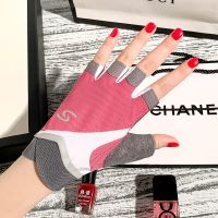 健身手套半指男女夏薄款器械训练单车单杠引起向上防起茧防滑透气 粉色 S