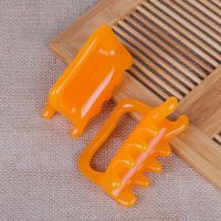 双排按摩手柄推拿按摩工具经络刷颈椎腰背部小型手拿按摩器按摩龟 蜜蜡黄双推单只装