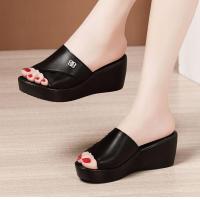 优质软皮拖鞋女2021夏季新款时尚白搭坡跟外穿厚底防滑凉拖鞋女 黑色 35