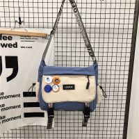 斜挎包男潮牌时尚休闲帆布男士单肩学生上课轻便大容量斜跨背包软 蓝配白[字母肩带]+徽章