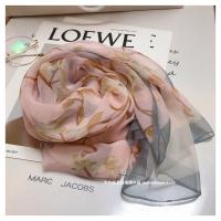 丝巾女高档真丝夏季新款旅游防晒沙滩巾时尚围巾百搭薄款妈妈纱巾 藕粉色