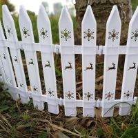 1米圣诞树白围栏圣诞节塑料栅栏庭院篱笆室内外别墅校园装饰用品 镂空花纹款 稳定脚垫(4个)