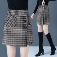毛呢格子a字短裙女半身裙春秋包裙2021新款高腰开叉显瘦包臀冬裙