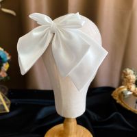 法式复古新娘绸缎面蝴蝶结水钻头箍网面纱赫本头饰影楼跟妆造型 蝴蝶结短发夹