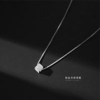 新款项链女韩版简约个性超火ins几何方糖吊坠气质颈链锁女骨链潮 小纸箱+透明密封袋包装 一颗方块项链(银色)