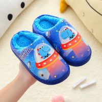秋冬季儿童棉拖鞋pu防水面中大童卡通恐龙防滑男女童兔子宝宝拖鞋 绒面[蓝色] 太空龙 24/25码內长15CM适合2-3