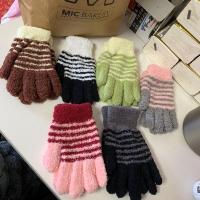 手套冬季保暖珊瑚绒糖果色毛绒五指学生骑行办公手套 条纹款随机发