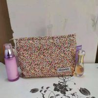 美摘小碎花休闲棉布化妆包原创小众复古文艺大容量化妆品整理袋女 白色底碎花