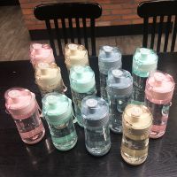 塑料水杯简约随手杯户外学生水壶便携随行杯防漏杯直饮杯子儿童 同款随机 400ml+滤网+[硅胶提绳]