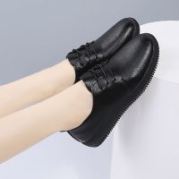 防滑厨房专用单鞋女上班不累脚软底职业上班小皮鞋英伦风平底软皮 黑色偏小一码 三区 35