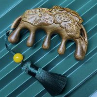 (荷有花)绿玉檀木经络梳按摩器木梳子通乳腺头疗颈手腿全身刮痧 金丝檀荷有花-裸梳