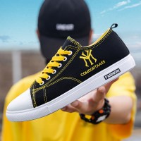 伊努特秋季潮鞋帆布鞋男韩版潮流百搭板鞋学生低帮布鞋纯黑色男鞋小黑鞋