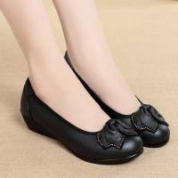 苏芈单鞋女平底坡跟2021春秋季新款女鞋百搭浅口软皮妈妈中年豆豆软底