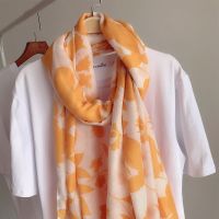 薄款围巾女黄色枫叶棉麻披肩丝巾女百搭春秋长款纱巾流苏旅游防晒