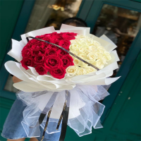 白月光与朱砂痣66朵玫瑰创意鲜花33朵红玫瑰混搭33朵白玫瑰鲜花同城送北京上海深圳全国配送
