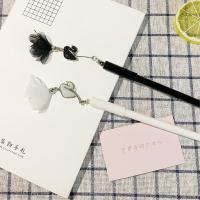 黑白杆小天鹅挂件 0.5mm 8支 其他/other 花朵挂件中性笔盖帽0.5速干黑简约中小学生写顺滑不断墨学习用品