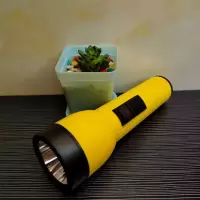 黄光LED手电筒 装2节1号大电池老式户外塑料灯家用节能黄光LED手电筒