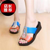 夏女士妈o妈拖鞋时尚中年凉拖鞋软底休闲厚底坡跟凉鞋中老年凉拖