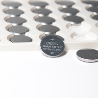 供应蜡烛纽扣电子电池发光产品用一卡25颗特价2032纽扣电池