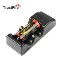 TR-005充电器 26650电池充电器TR-005多功能强光电筒锂电18650 16340