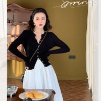 赫本风套装女2021新款仙显瘦半身裙配小个子短款针织上衣两件套