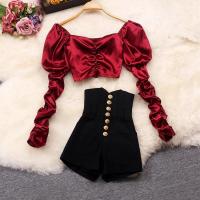 实拍2021年早秋新品女装设计感泡泡袖仿丝上衣+高腰短裤两件套装