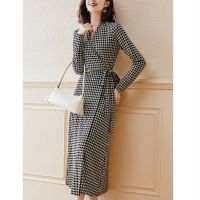 法式印花连衣裙女2021秋冬新款高腰显瘦优雅系带v领一片式长裙