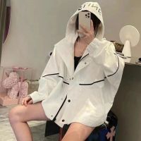 韩版早秋白色冲锋衣女春秋设计感连帽字母上衣宽松显瘦气质外套潮