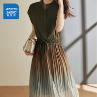 真维斯旗下JSW渐变绿纯欲设计感连衣裙女夏时尚新款高级感百褶裙