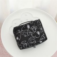 ins防水大容量化妆包卡通美乐史努比旅行便携式手提洗漱包收纳袋 黑色史努比