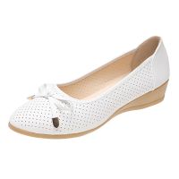 妈妈鞋女坡跟软皮牛筋底2021新款蝴蝶结圆头透气豆豆鞋休闲单鞋女 白色 脚大较宽建议拍大一码 35